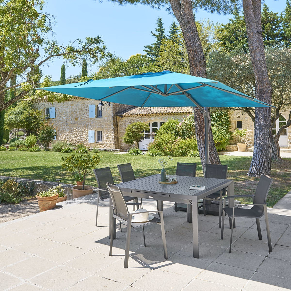 Parasol déporté MELHIA Bleu Canard / Graphite – Parasols – HygiRéa
