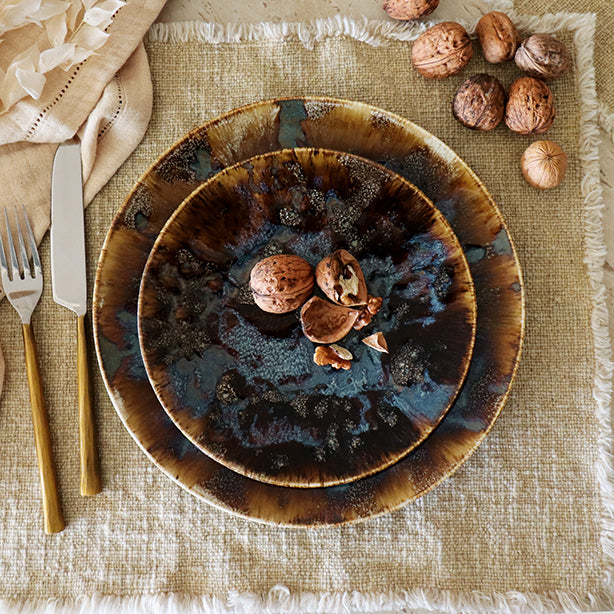 ASSIETTE PLATE VOLCANO 27CM EN PORCELAINE MARRON – Assiette – HygiRéa