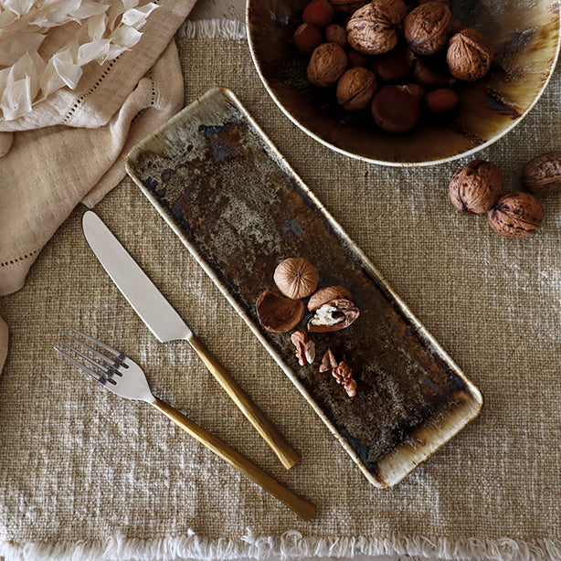 PLAT RECTANGLE VOLCANO 29CM EN PORCELAINE MARRON – Assiette – HygiRéa