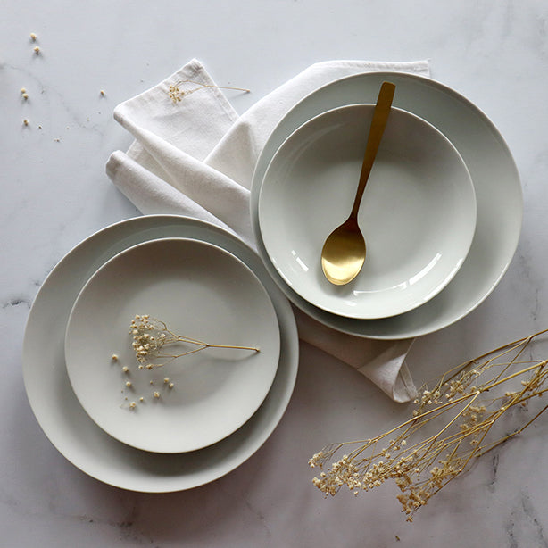 ASSIETTE PLATE METROPOLITAN 27CM EN PORCELAINE BLANCHE – Assiette – HygiRéa