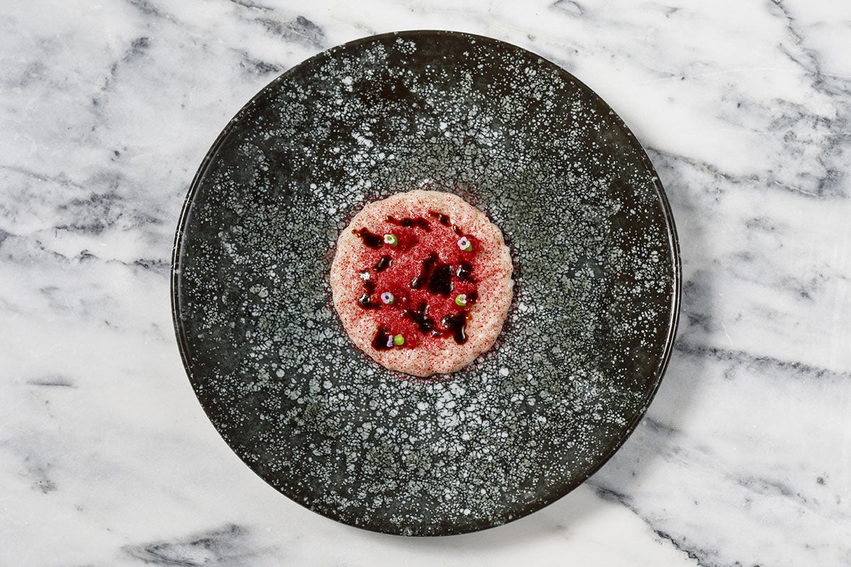 ASSIETTE PLATE GOURMET COSMOS BLACK 21CM EN PORCELAINE – Assiette – HygiRéa