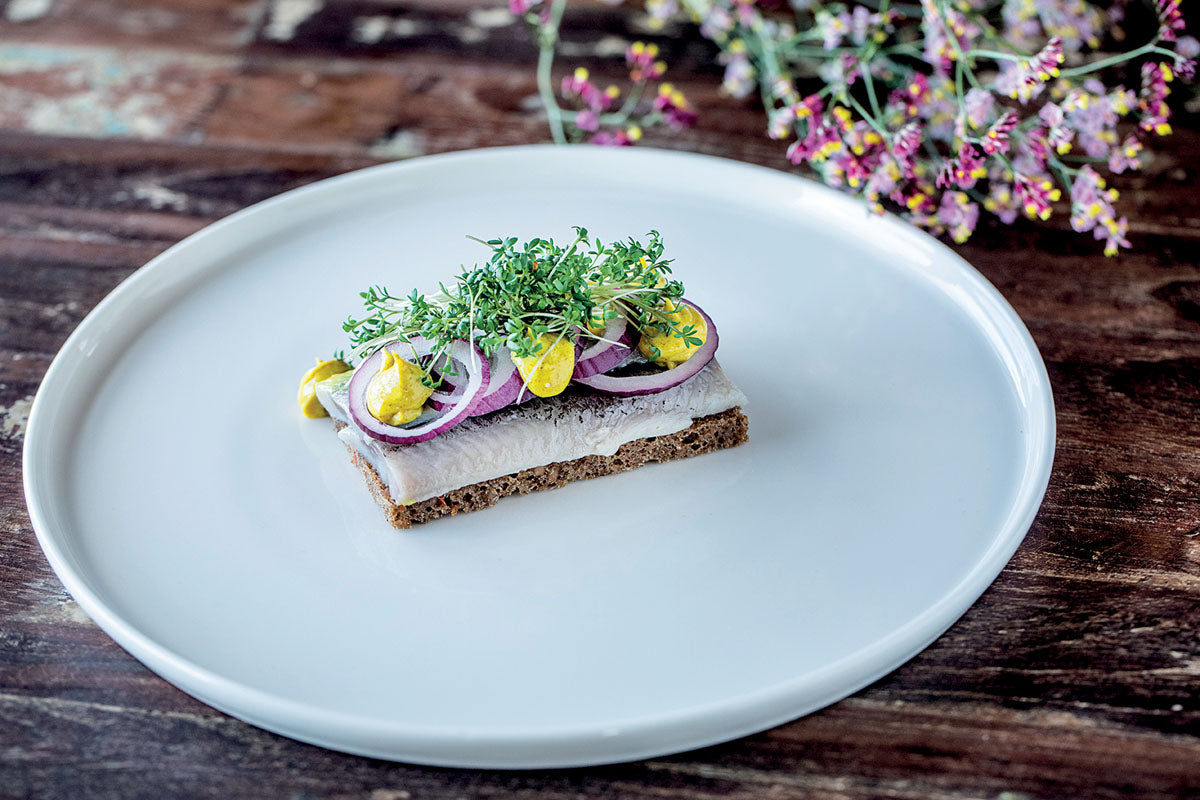 ASSIETTE PLATE BLANCHE HYGGE 22CM PORCELAINE – Assiette – HygiRéa