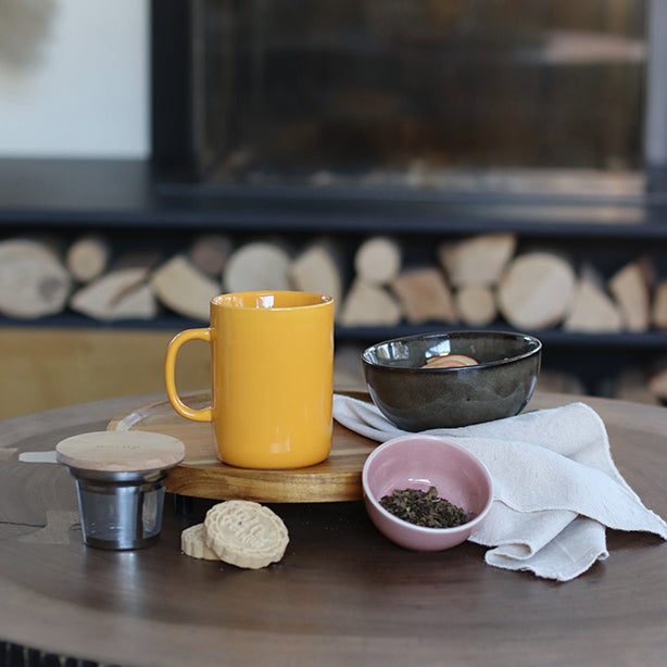 TISANIÈRE ANNA 350ML EN GRÈS JAUNE COUVERCLE EN HEVEA – Café et thé – HygiRéa