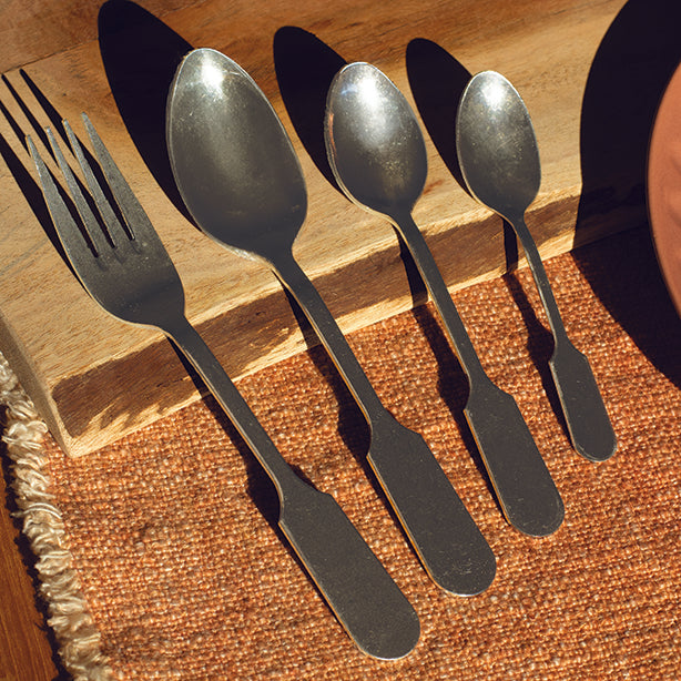 COUTEAU DE TABLE TRADITION 23.5CM INOX – Couvert – HygiRéa