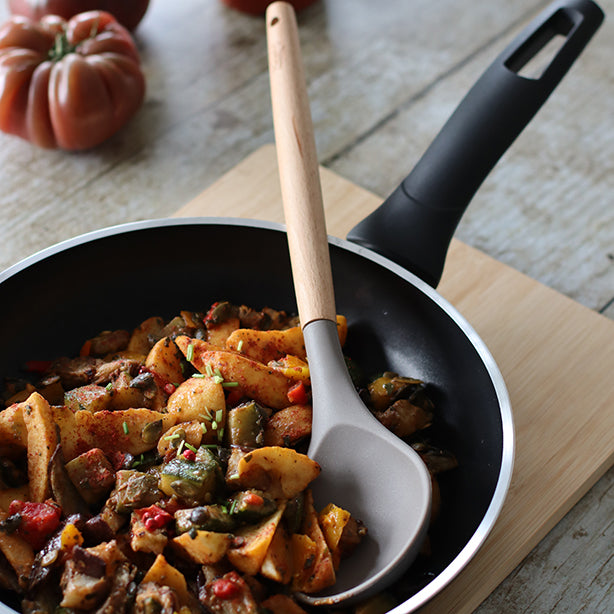 CUILLÈRE ELIOTT EN SILICONE AVEC MANCHE EN BOIS DE HÊTRE – Ustensile – HygiRéa