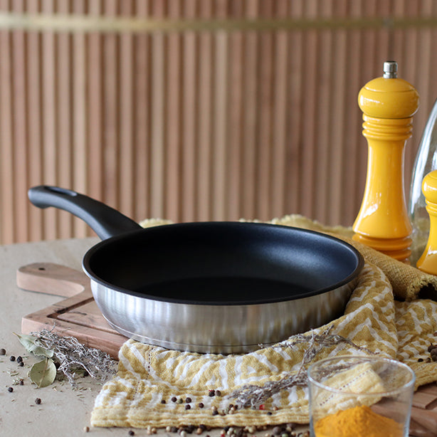 POÊLE FIRST 24CM EN ACIER INOXYDABLE – Poêle, poêlon et sauteuse – HygiRéa