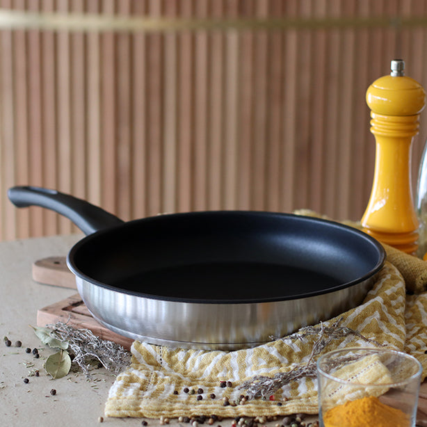 POÊLE FIRST 28CM EN ACIER INOXYDABLE – Poêle, poêlon et sauteuse – HygiRéa