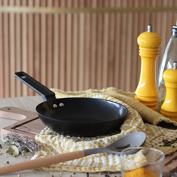 POELE FIRST 20CM EN ALUMINIUM NOIR INDUCTION – Poêle, poêlon et sauteuse – HygiRéa