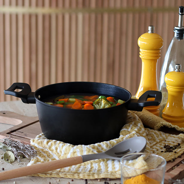 FAITOUT FIRST 20CM EN ALUMINIMUN NOIR INDUCTION AVEC COUVERCLE – Faitout, traiteur et marmite – HygiRéa