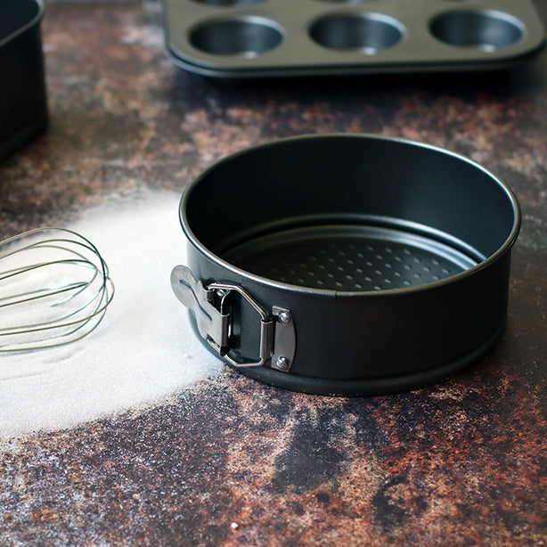 MOULE À CHARNIÈRE 18CM AMANDINE ACIER CARBONE FOND AMOVIBLE – Cuisson au four – HygiRéa