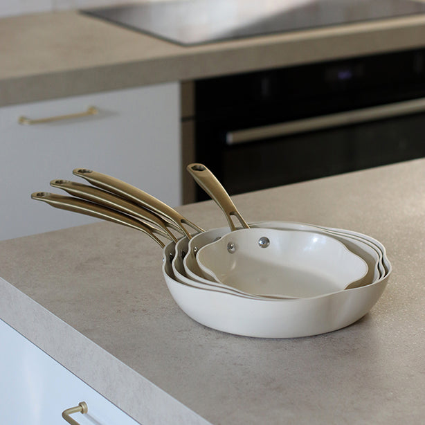 POELE DAHLIA 20CM EN ALUMINIUM RECYCLÉ BEIGE – Poêle, poêlon et sauteuse – HygiRéa