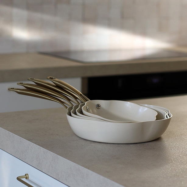 POELE DAHLIA 24CM EN ALUMINIUM RECYCLÉ BEIGE – Poêle, poêlon et sauteuse – HygiRéa