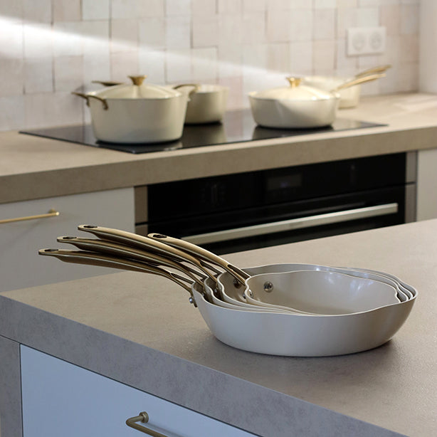 POELE DAHLIA 28CM EN ALUMINIUM RECYCLÉ BEIGE – Poêle, poêlon et sauteuse – HygiRéa