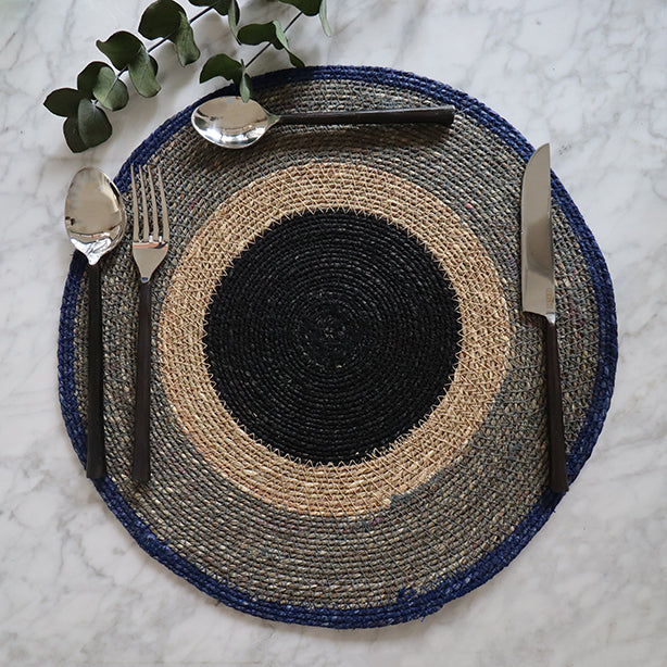 SET DE TABLE LUNA ROND 38CM EN JONC DE MER NATUREL ET BLEU – Accessoire de table – HygiRéa