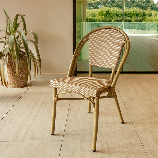 CHAISE TEXTILENE BEIGE STRUCTURE ALUMINIUM ASPECT BAMBOU AMALFI – Les assises – HygiRéa