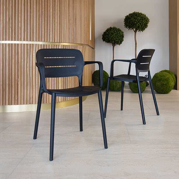 FAUTEUIL DE TABLE EN POLYPROPYLENENOIR SUNSET – Les fauteuils de table – HygiRéa