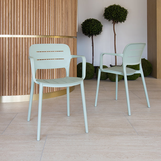 FAUTEUIL DE TABLE EN POLYPROPYLENE VERT SUNSET – Les chaises – HygiRéa