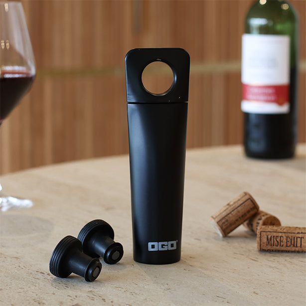 POMPE À VIN DELUXE NOIR MAT AVEC 2 BOUCHONS EN SILICONE – Accessoire du vin – HygiRéa