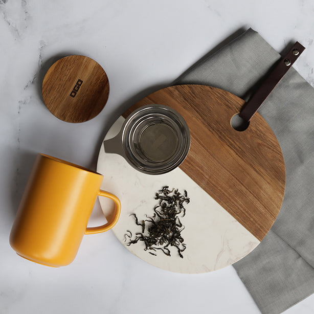 TISANIÈRE JULIET JAUNE EN GRÈS ET COUVERCLE EN ACACIA DE 475 ML OGO – Café et thé – HygiRéa