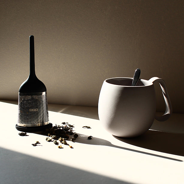 INFUSEUR À THÉ GASPARD EN INOX SUPPORT SILICONE – Café et thé – HygiRéa