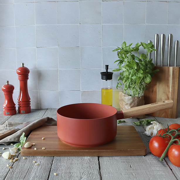 CASSEROLE ECTOR 16CM EN ALUMINIUM PAPRIKA AVEC MANCHE EN BOIS – Casserole – HygiRéa