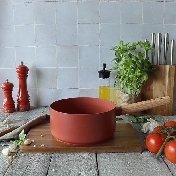 CASSEROLE ECTOR 20CM EN ALUMINIUM PAPRIKA AVEC MANCHE EN BOIS – Casserole – HygiRéa