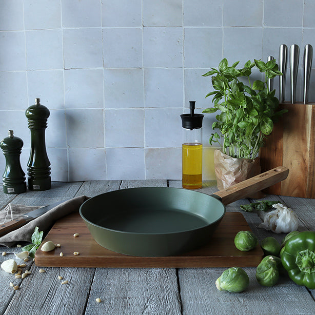 POÊLE ECTOR 28CM EN ALUMINIUM KAKI AVEC MANCHE EN BOIS – Poêle, poêlon et sauteuse – HygiRéa