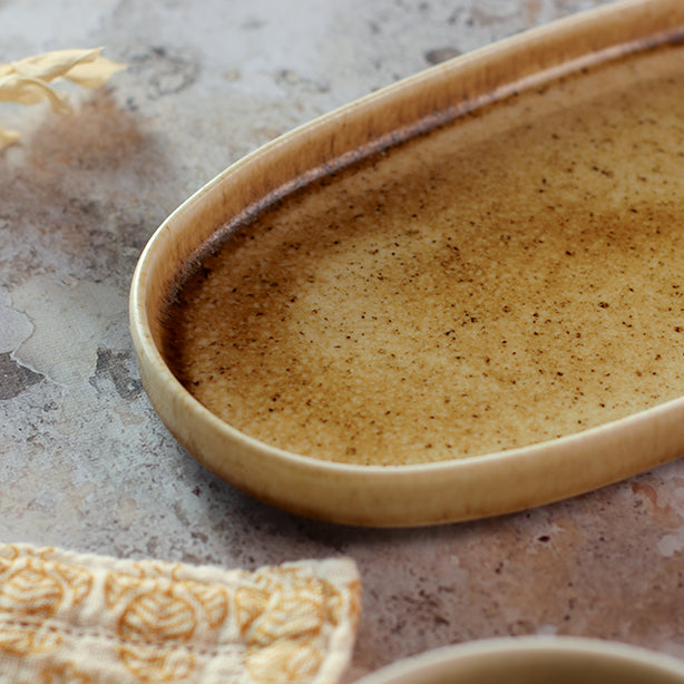 PLAT OVALE STACK 30CM EN PORCELAINE MARRON – Assiette – HygiRéa