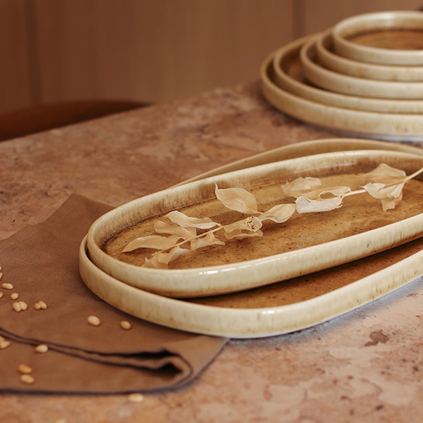 PLAT OVALE STACK 34CM EN PORCELAINE MARRON – Assiette – HygiRéa