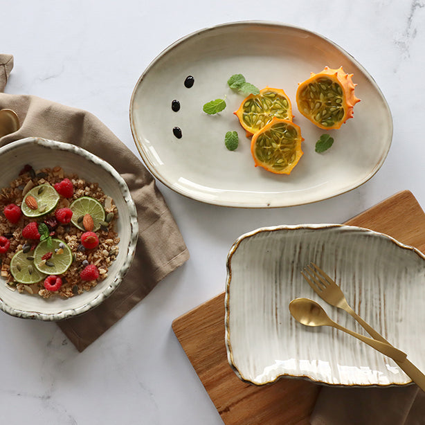 PLAT OVALE NAKURU 33CM EN GRÈS GRIS ET BEIGE – Assiette – HygiRéa