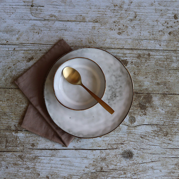 ASSIETTE PLATE BORAL 27.5CM EN GRÈS BEIGE CLAIR – Assiette – HygiRéa