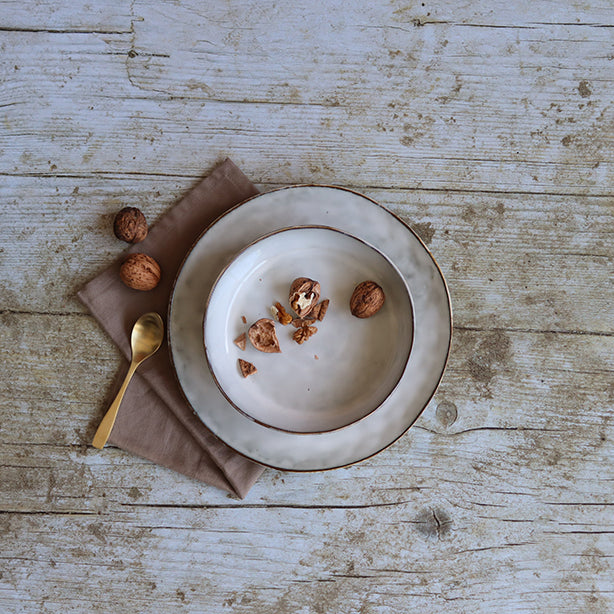 ASSIETTE COUPE BORAL 20CM EN GRÈS BEIGE CLAIR – Assiette – HygiRéa