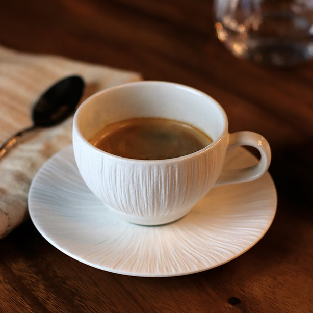 SOUCOUPE URUS 15CM EN PORCELAINE BLEU ET BLANC – Petit déjeuner – HygiRéa