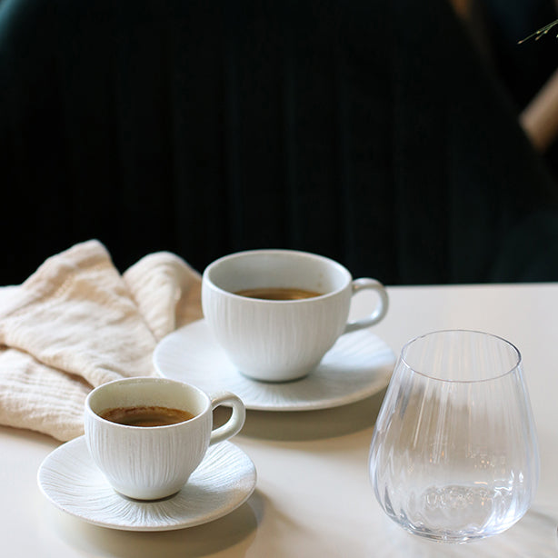 SOUCOUPE URUS 12CM EN PORCELAINE BEIGE ET BLANC – Petit déjeuner – HygiRéa