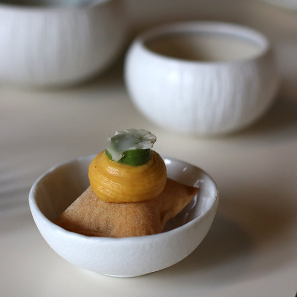 COUPELLE URUS 8CM EN PORCELAINE BLEU ET BLANC – Complément table – HygiRéa