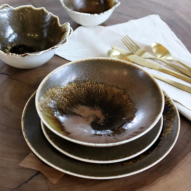 ASSIETTE CALOTTE SATURNE 21CM EN PORCELAINE MARRON – Assiette – HygiRéa