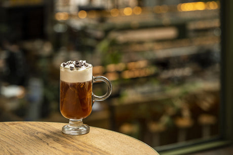 VERRE A PIED IRISH SENTIDO 26CL – Café et thé – HygiRéa