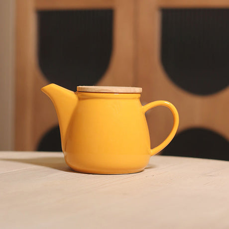 THÉIÈRE ANNA 500ML EN GRÈS JAUNE COUVERCLE EN HEVEA – Café et thé – HygiRéa
