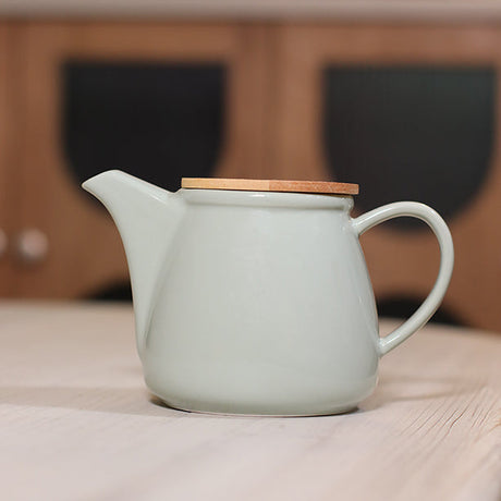 THÉIÈRE ANNA 500ML EN GRÈS CELADON AVEC COUVERCLE EN HEVEA – Café et thé – HygiRéa