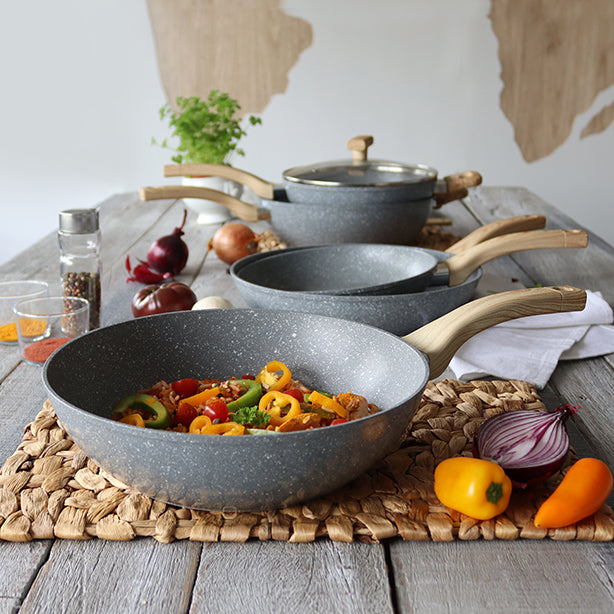 WOK CANNELLE 28 CM
AVEC POIGNÉES
EN BOIS CLAIR