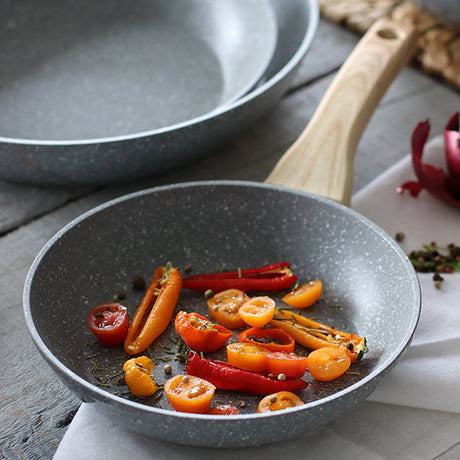 POELE CANNELLE 20CM EN ALUMINIMUM AVEC POIGNÉE EN BOIS CLAIR – Poêle, poêlon et sauteuse – HygiRéa