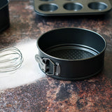 MOULE À CHARNIÈRE AMANDINE 14X6,8CM EN ACIER CARBONE AMOVIBLE – Cuisson au four – HygiRéa