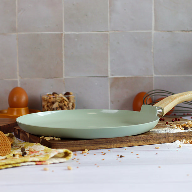 CRÊPIÈRE CELADON 26CM ALUMINIUM RECYCLÉ INDUCTION – Crêpière – HygiRéa