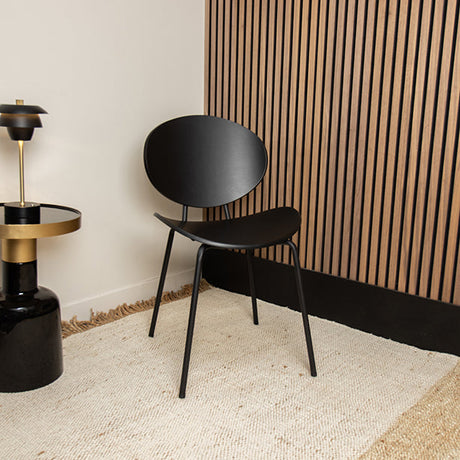 CHAISE EN BOIS NOIR ET MÉTAL GASPARD – Les assises – HygiRéa