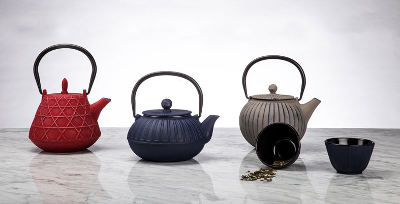 SET DE 4 TASSES A THÉ 12CL EN FONTE NOIRE MAT INTÉRIEUR VERNI – Café et thé – HygiRéa