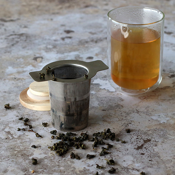 INFUSEUR À THÉ LUKE EN INOX RETRACTABLE ET COUVERCLE EN ACACIA – Café et thé – HygiRéa