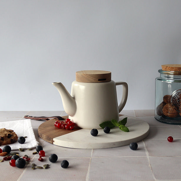 THÉIÈRE ENZO EN PORCELAINE BLANCHE ET COUVERCLE BOIS 680 ML – Café et thé – HygiRéa