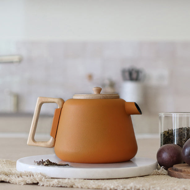 THÉIÈRE VIGGO 1000ML EN FONTE JAUNE AVEC POIGNÉE COUVERCLE BOIS – Café et thé – HygiRéa