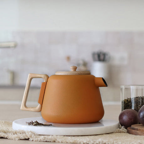 THÉIÈRE VIGGO 1000ML EN FONTE JAUNE AVEC POIGNÉE COUVERCLE BOIS – Café et thé – HygiRéa