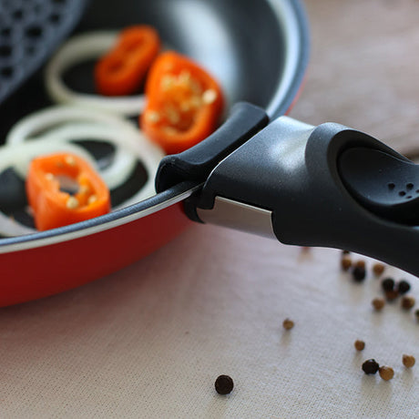POIGNÉE AMOVIBLE EN PLASTIQUE ET SILICONE – Lot et batterie de cuisine – HygiRéa